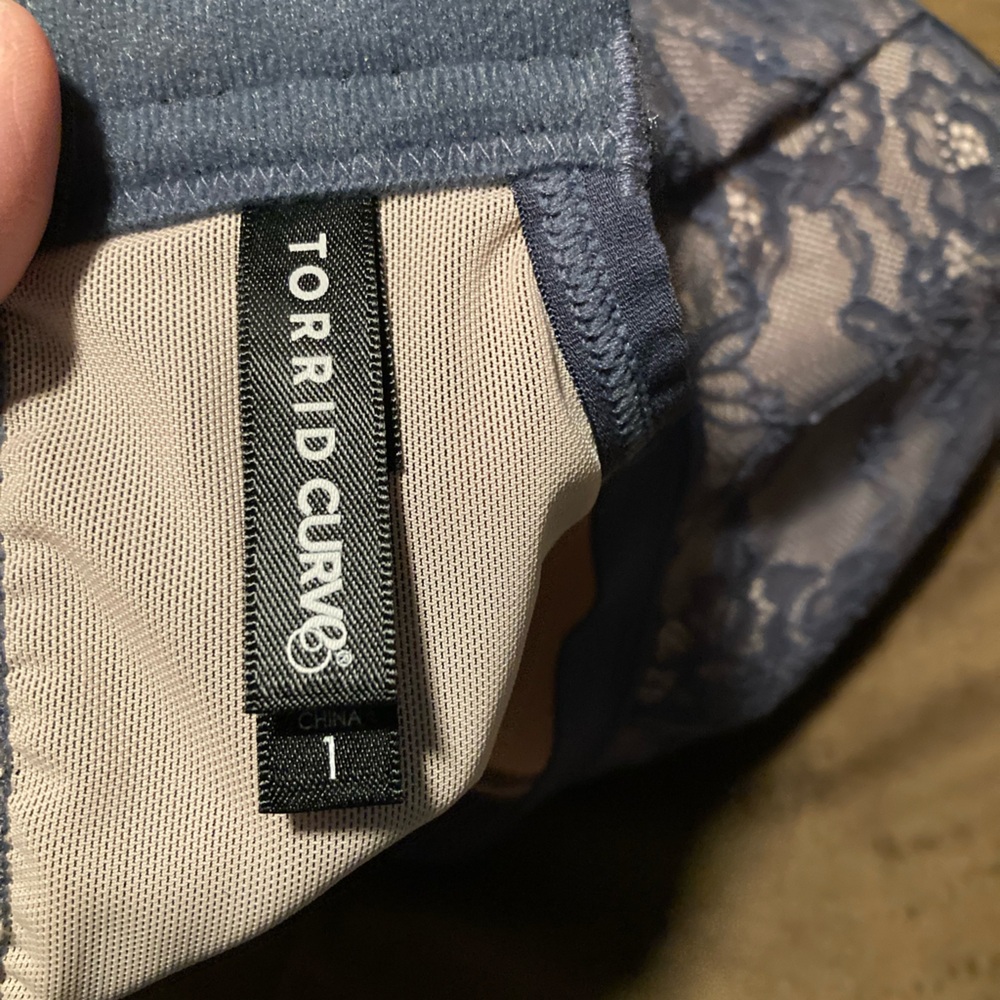 Torrid Lace Bra in Deep Blue, size 1 - Picture 3 of 3